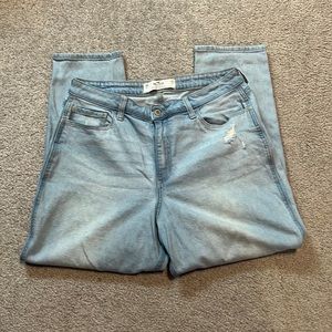 Hollister Curvy High Rise Mom Jeans